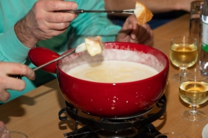 Typisches Käsefondue Set